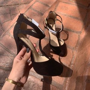 BRAND NEW BLACK HEELS
